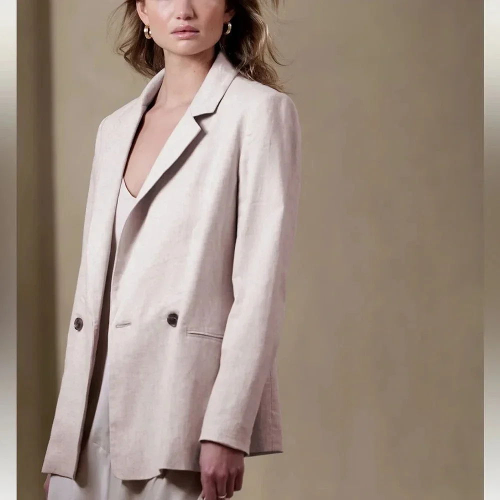 Banana Republic Linen-Blend Double Breasted Blazer - Picture 3 of 13